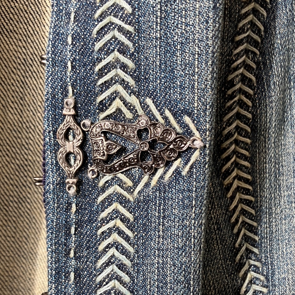 Elie Tahari Denim Jacket with Embroidered Details - Picture 12 of 15